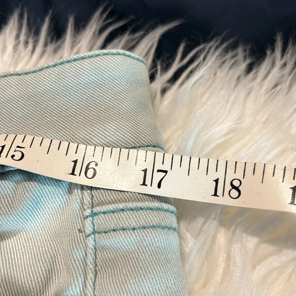 🌸Cute GUC DKNY Light Blue Bermuda Jean Shorts 10.5 inseam Size 6 Style Ludlow - Picture 7 of 11